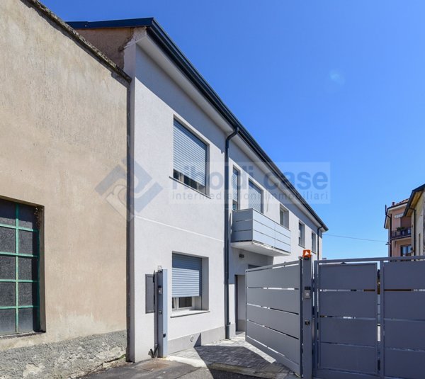 casa indipendente in vendita a Seregno