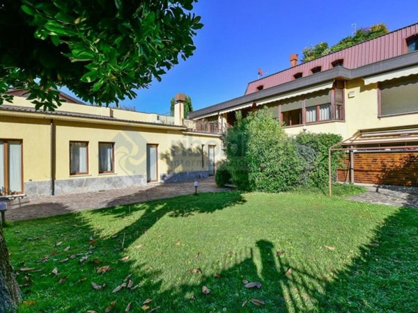 casa indipendente in vendita a Seregno