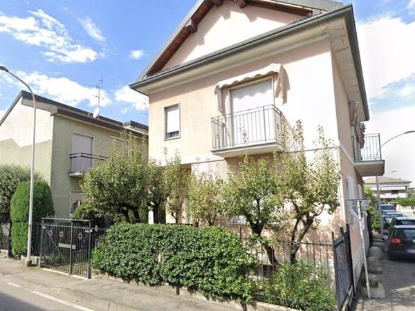 casa indipendente in vendita a Seregno