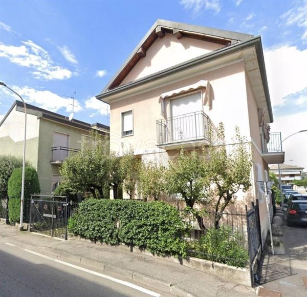 casa indipendente in vendita a Seregno