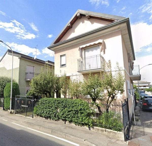 casa indipendente in vendita a Seregno
