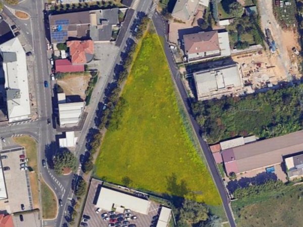 terreno edificabile in vendita a Seregno