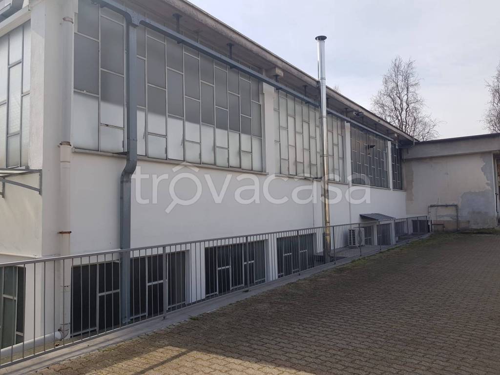locale commerciale in vendita a Seregno