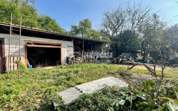 locale commerciale in vendita a Seregno