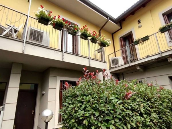 casa indipendente in vendita a Seregno