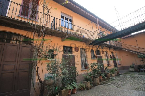 casa indipendente in vendita a Seregno