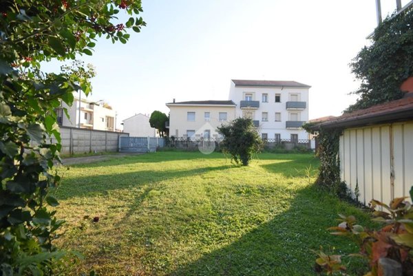 casa indipendente in vendita a Seregno