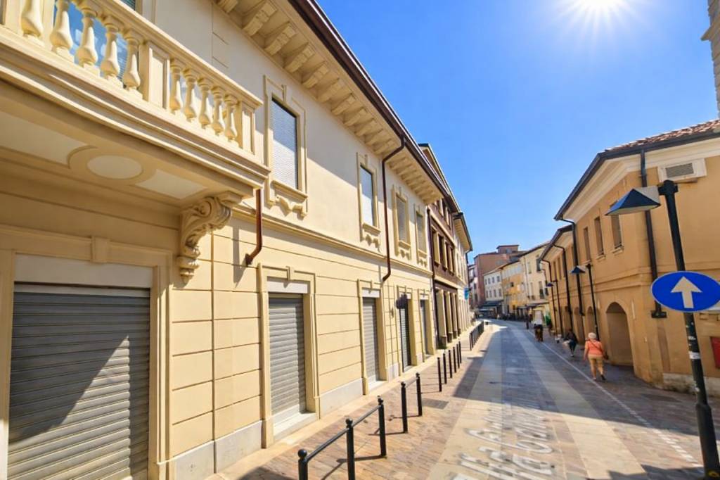 negozio in vendita a Seregno