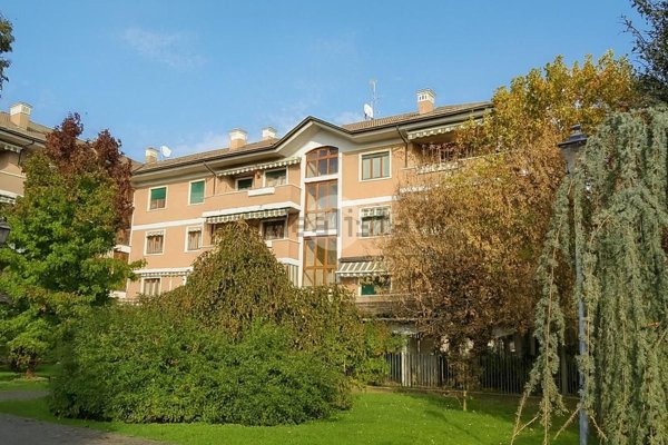 locale di sgombero in vendita a Seregno