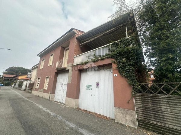 casa indipendente in vendita a Seregno