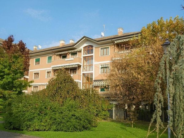 locale commerciale in vendita a Seregno