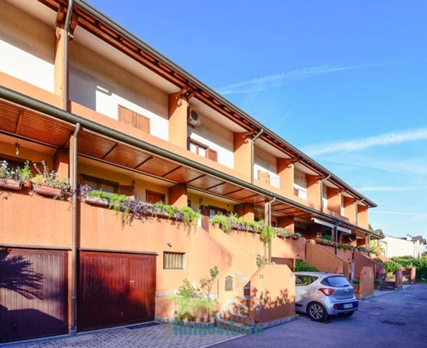 casa indipendente in vendita a Seregno