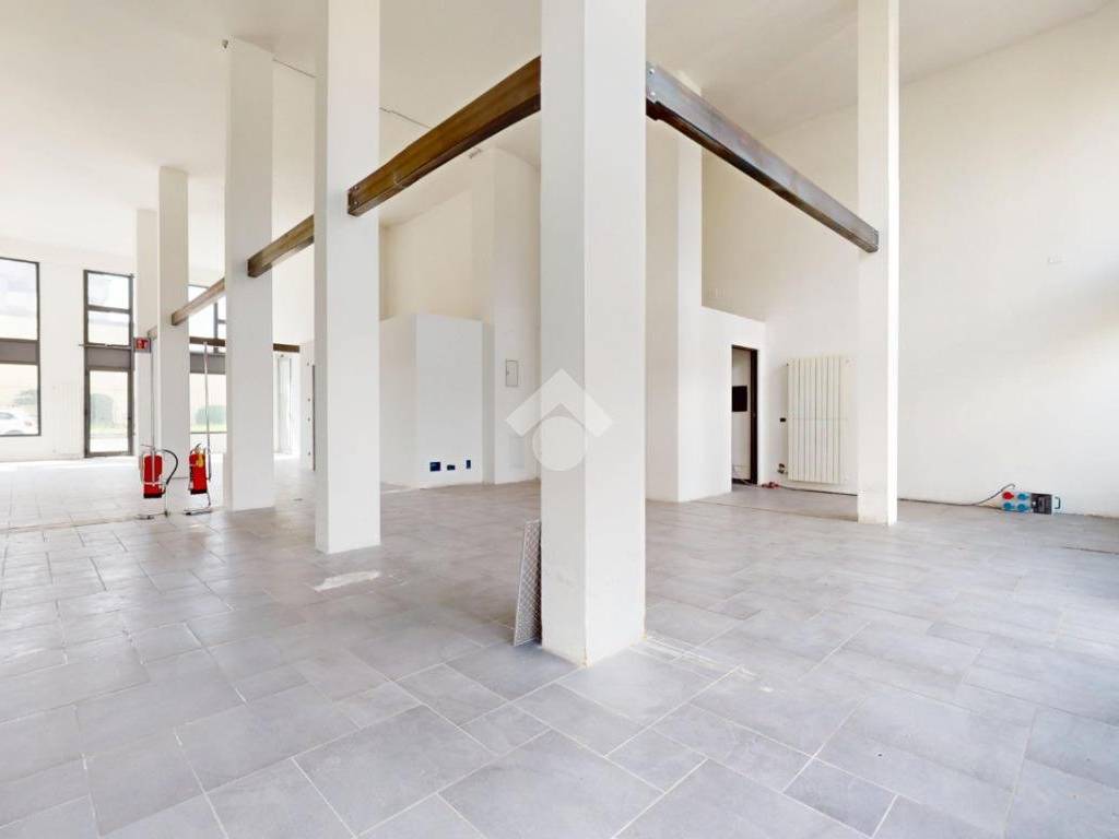 negozio in vendita a Seregno