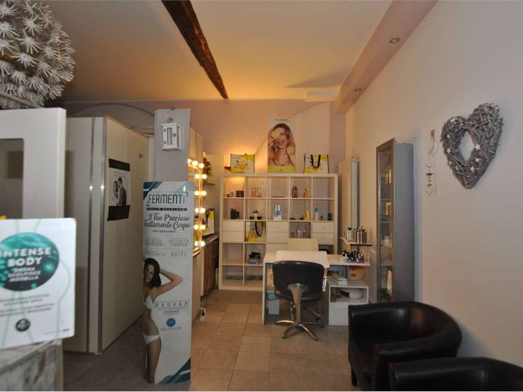 negozio in vendita a Seregno