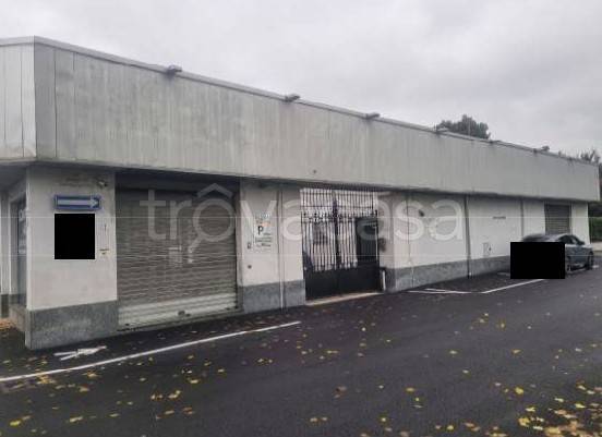 locale commerciale in vendita a Seregno