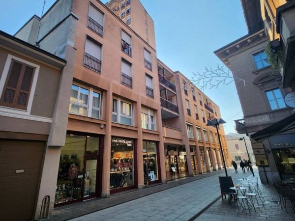negozio in vendita a Seregno