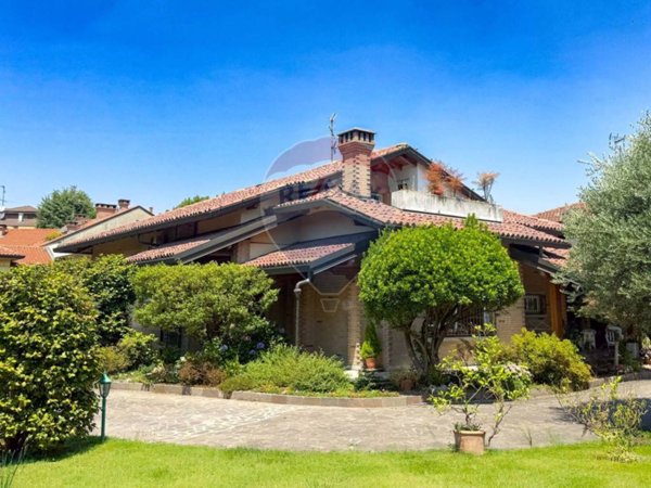 casa indipendente in vendita a Seregno