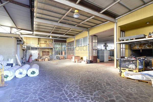 capannone in vendita a Seregno