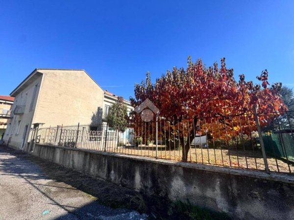casa indipendente in vendita a Seregno