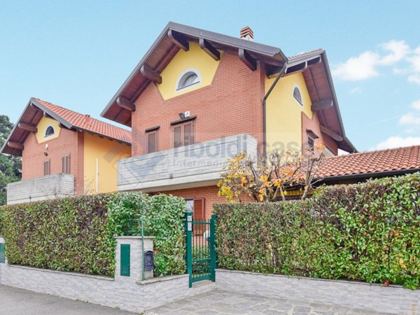 casa indipendente in vendita a Seregno