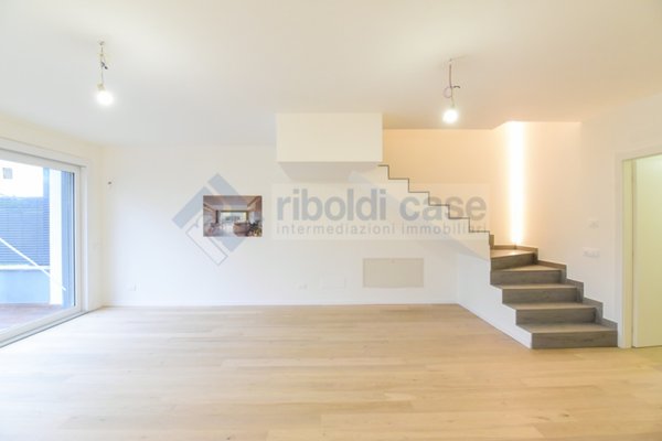 casa indipendente in vendita a Seregno