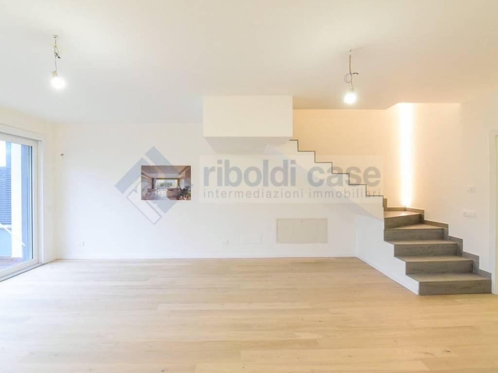 casa indipendente in vendita a Seregno