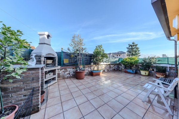 casa indipendente in vendita a Seregno