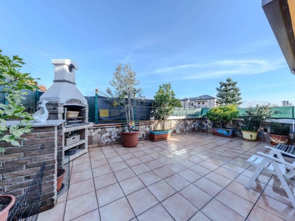 casa indipendente in vendita a Seregno