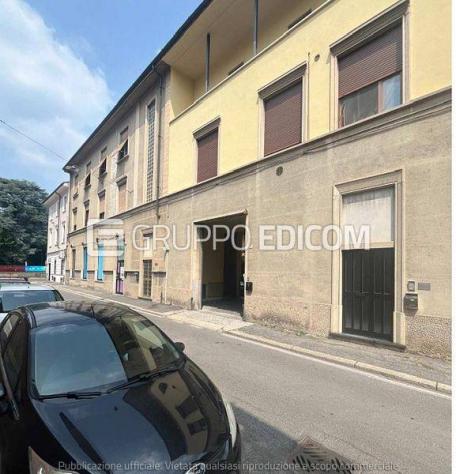 locale commerciale in vendita a Seregno