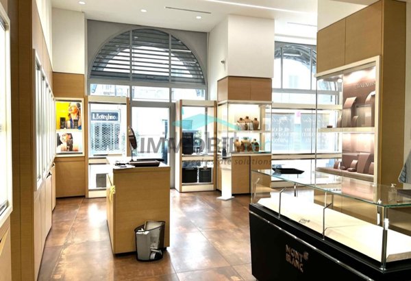 negozio in vendita a Seregno