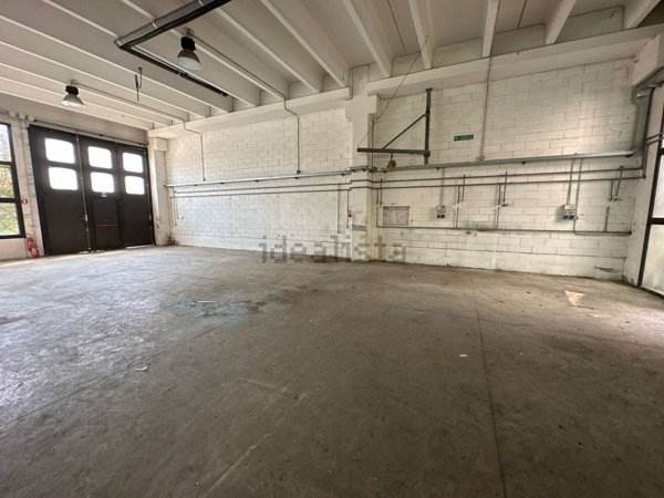 capannone in vendita a Seregno