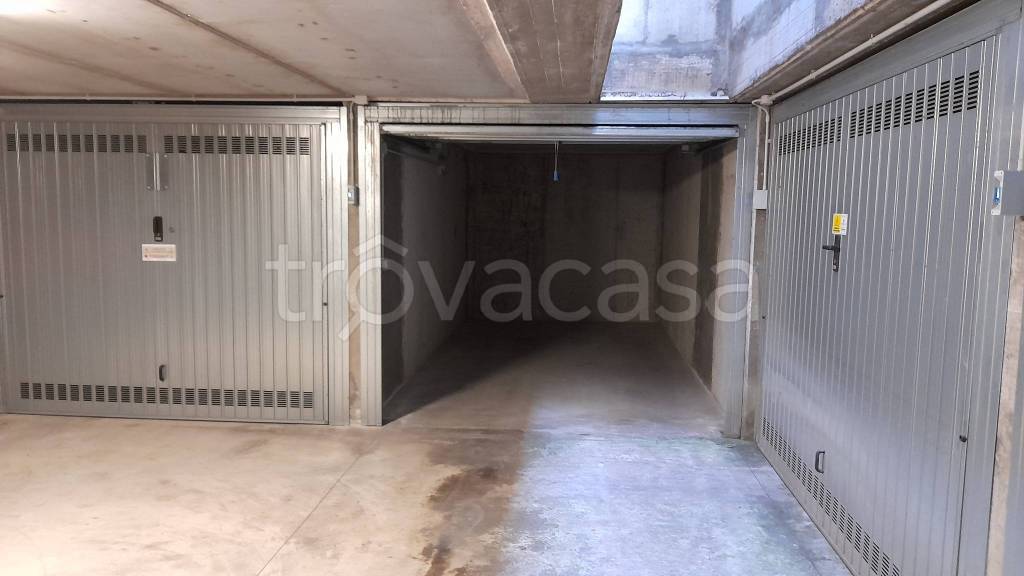 locale di sgombero in vendita a Seregno