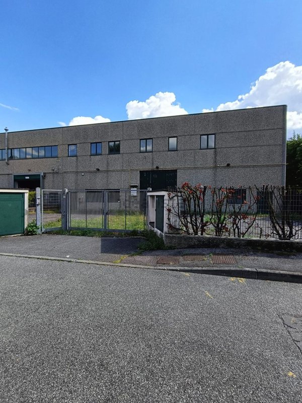 capannone in vendita a Seregno