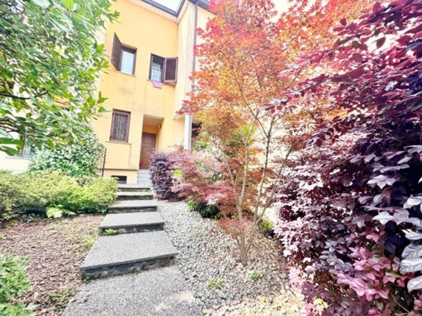 casa indipendente in vendita a Seregno