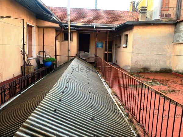 locale di sgombero in vendita a Seregno