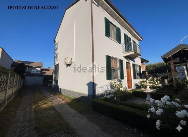 casa indipendente in vendita a Seregno