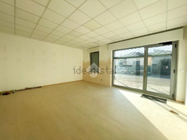 locale commerciale in vendita a Seregno