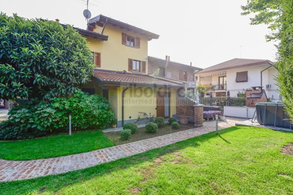 casa indipendente in vendita a Seregno