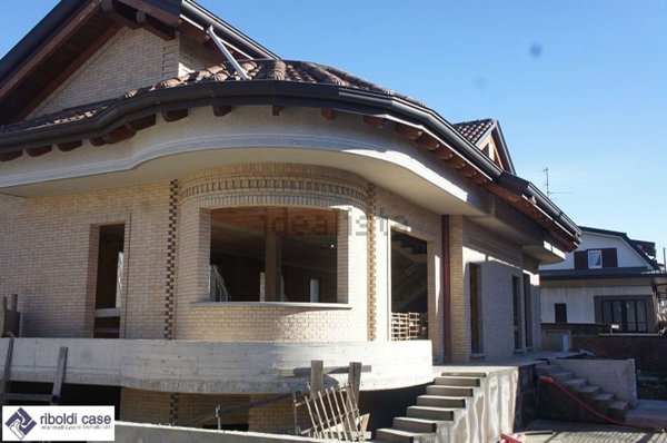 casa indipendente in vendita a Seregno