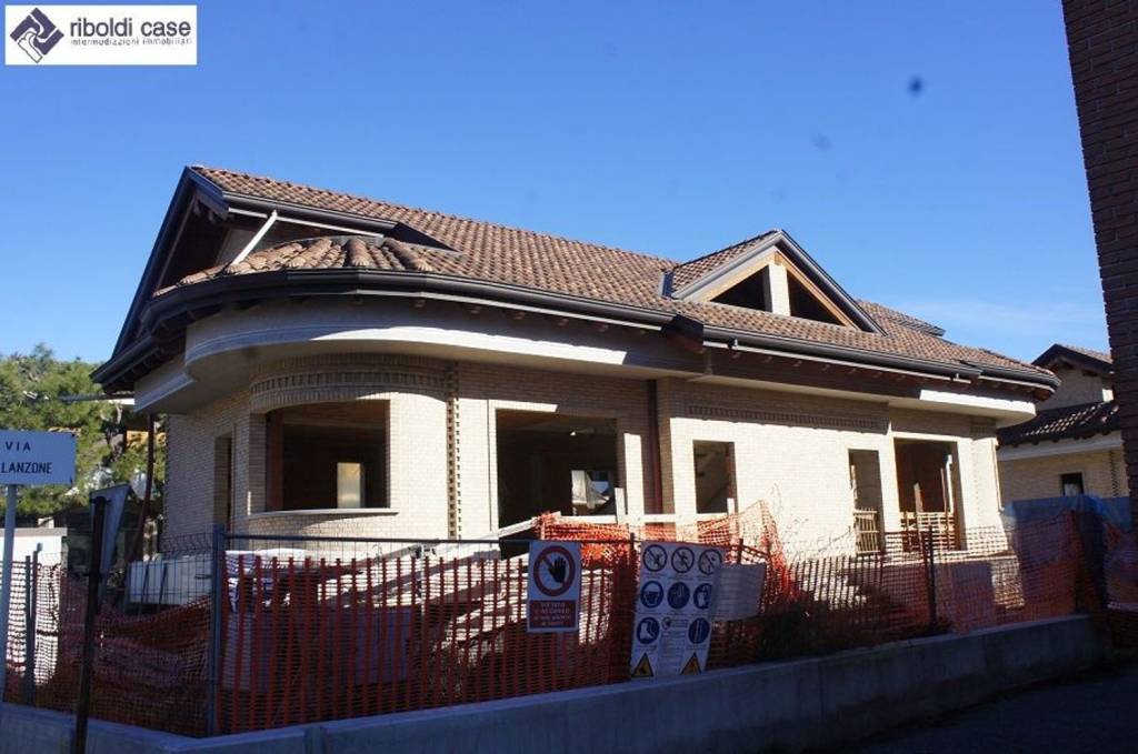 casa indipendente in vendita a Seregno
