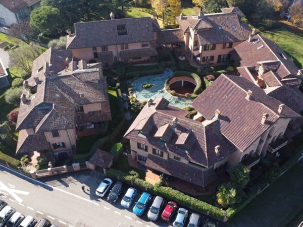 casa indipendente in vendita a Seregno