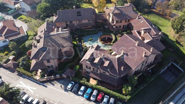 casa indipendente in vendita a Seregno