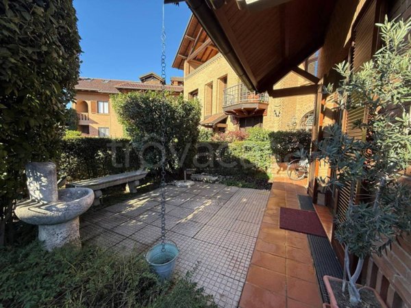 casa indipendente in vendita a Seregno