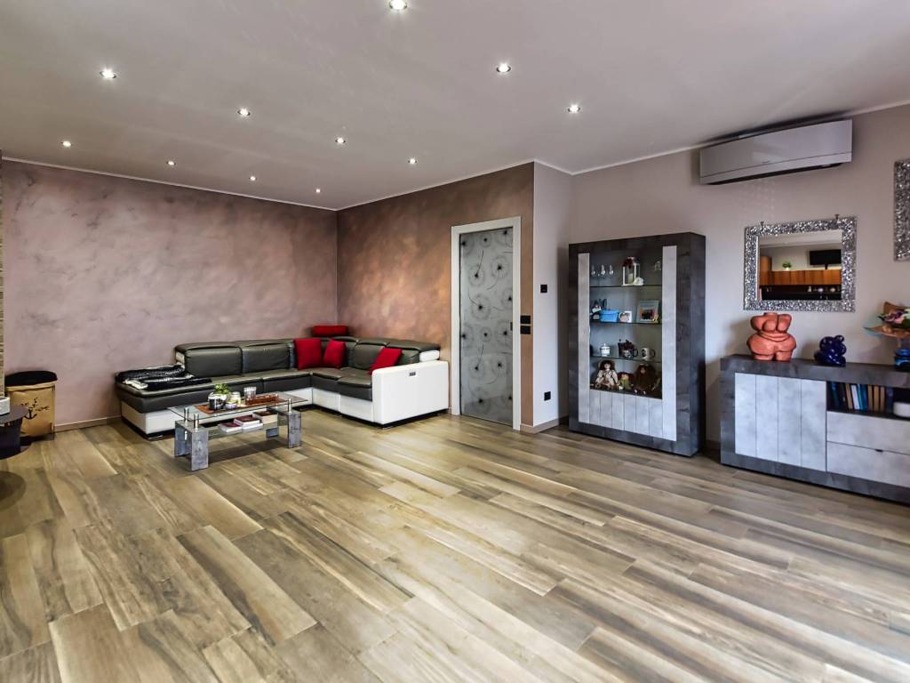 casa indipendente in vendita a Seregno