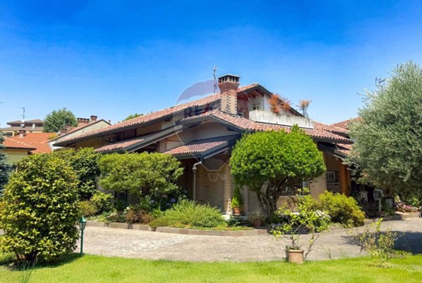 casa indipendente in vendita a Seregno