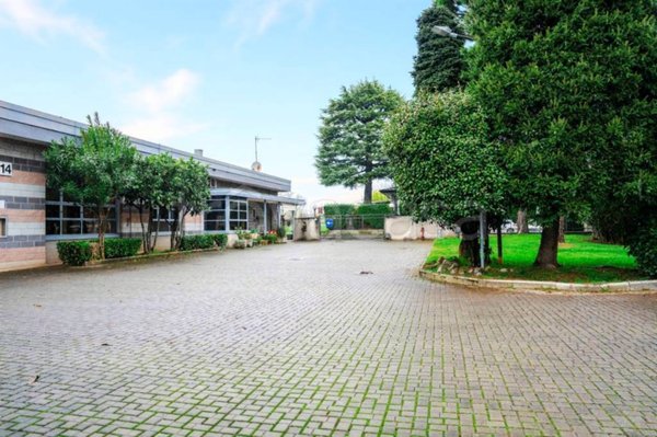 locale commerciale in vendita a Seregno