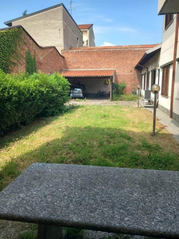 casa indipendente in vendita a Seregno