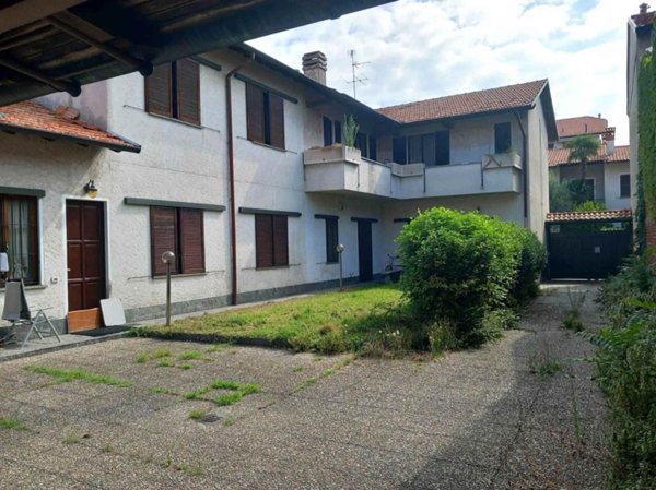 casa indipendente in vendita a Seregno