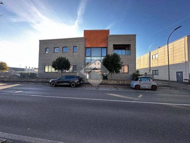 capannone in vendita a Seregno