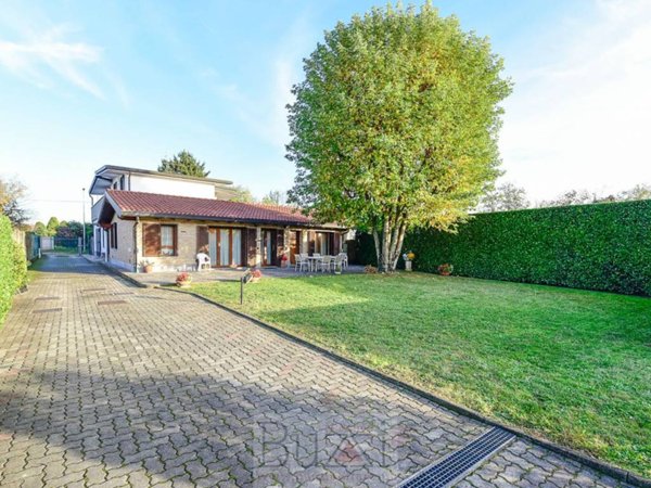 casa indipendente in vendita a Seregno